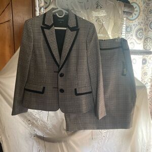 2 piece skirt and jacket combo in houndstooth pattern